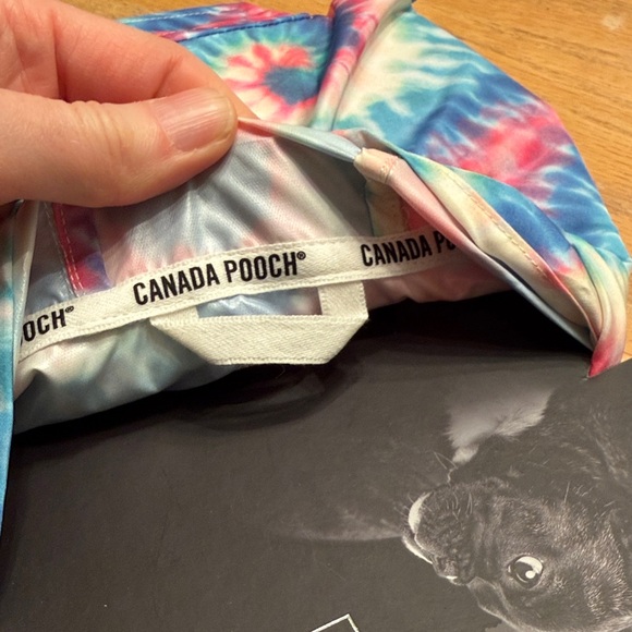 Canada Pooch Tie-Dye Pick Me Poncho raincoat - Picture 9 of 9